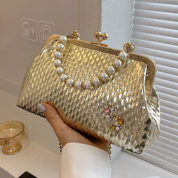 2023 Луксозни дизайнерски жени бели чанти за рамо Златни сребърни чанти Pearl Evening Clutch Chain Shell Clip Парти чанти