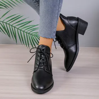 2023 Нова мода случайни дамски обувки плътен цвят обувки за жени дантела нагоре кръг пръсти буци петата дамски обувки