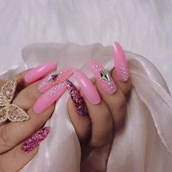 24pcs Изключително дълги заострени овални фалшиви нокти тънък арт салон нокти кристал диамант нокти розово