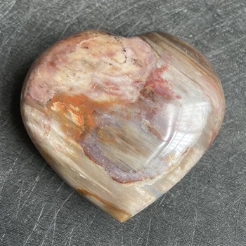 334g естествен камък вкаменено дърво сърце полиран кристал декорация рок минерална любов лечебна рейки