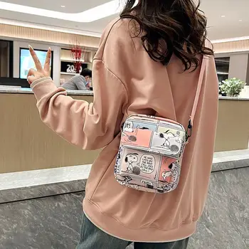 Kawaii сладък Snoopy Crossbody чанта едно рамо чанта малка квадратна чанта мобилен телефон чанта свободно време универсален подарък за рожден ден за момичета