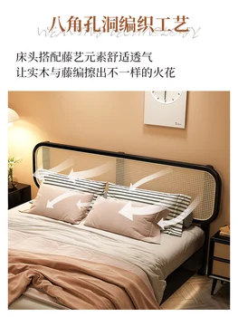 Nordic масивно легло, модерна и минималистична спалня, двойно легло със светлина, японска частна квартира, бяло восъчно дърво ратан легло