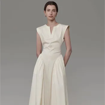Off White Haute Couture Dress For Women's 2023 Summer New French Design With A Touch Of Crumpled Pleats And A V-Neck Waist Up Lo