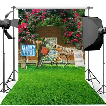 Свежи цветя Червена тухла стена фотография фон градина зелена морава велосипед сватбена фотография декори за фото студио
