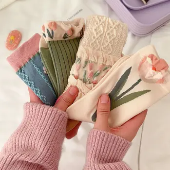 Сладки цветни чорапи за жени Сладък накъдрен волан свободни чорапи Harajuku Лолита лалета памук чорапи момичета мода реколта чорапи